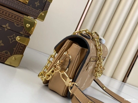 VUITTON LOUIS EAST METIS POCHETTE WEST 0511